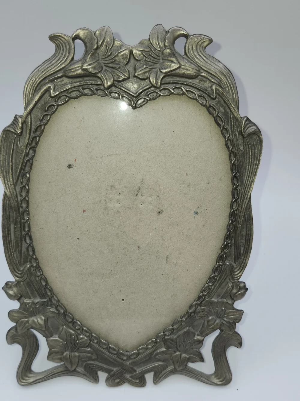 Vintage Ornate Antique-Style Silver Tone Flower Tulip Heart Picture Frame